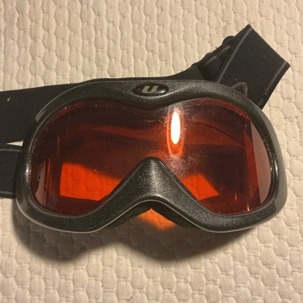 Black VR/Goggles with Orange Lenses